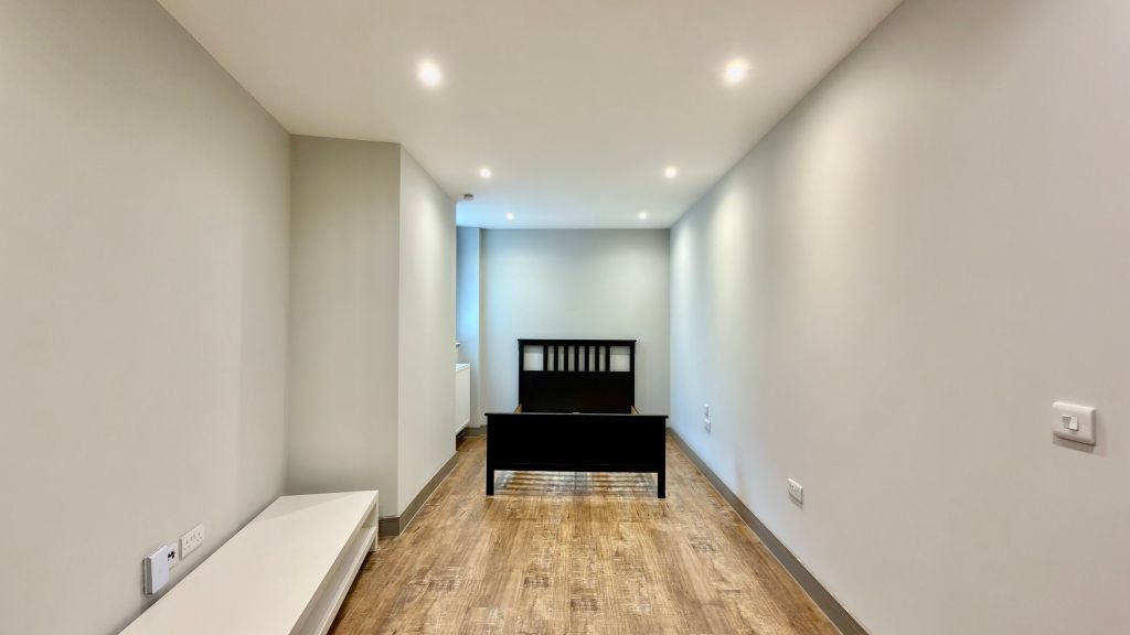 Property photo 1 of 13 Bedroom