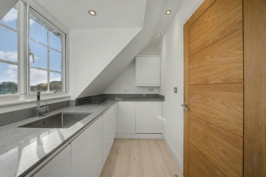 Property photo 3 of 10 Picture 3