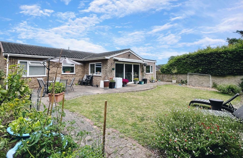 Property photo 1 of 18 4 Bedroom Detached Bungalow