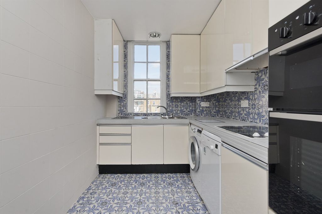 Property photo 2 of 8 Kitchen