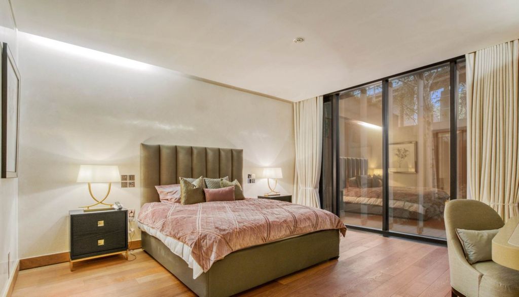 One Hyde Park, Knightsbridge SW1X photo 4