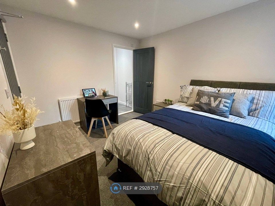 Property photo 2 of 3 Room 2 W/ Ensuite