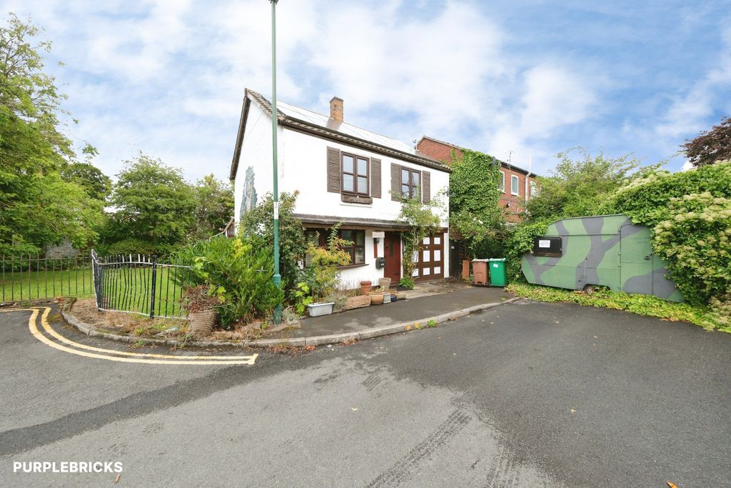 Property photo 2 of 42