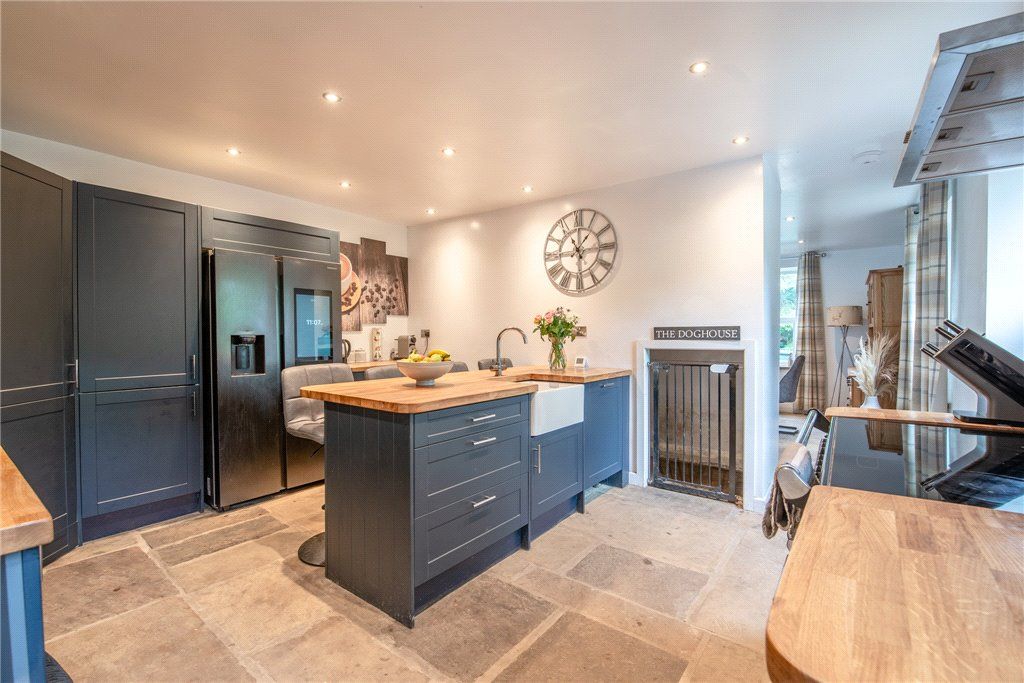 Property photo 3 of 30 Breakfast Kitchen