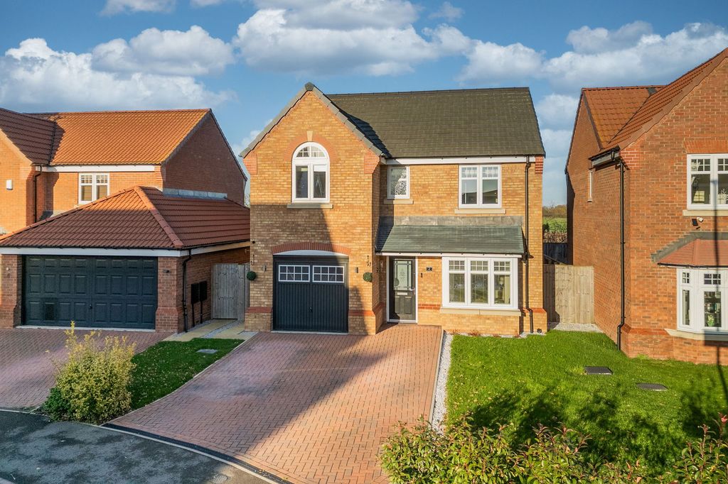 Property photo 1 of 43