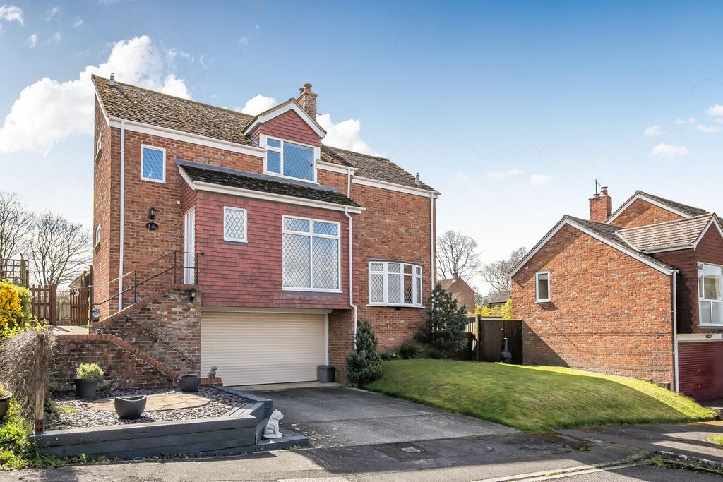 Property photo 1 of 18 Front (Exterior)