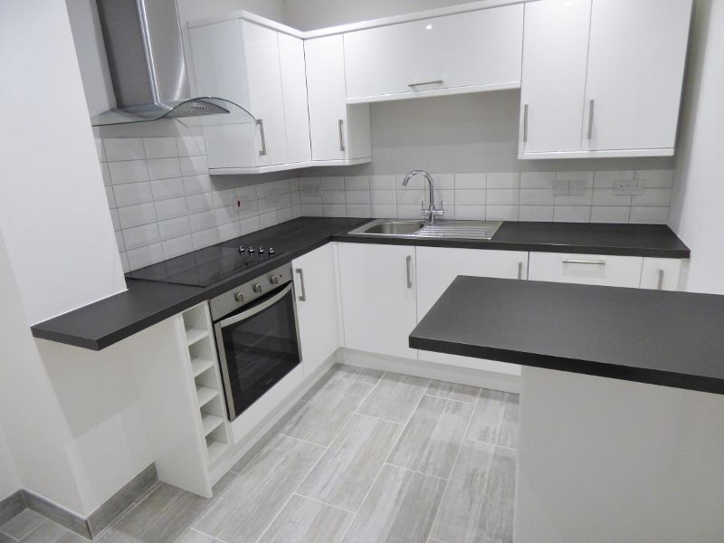 Property photo 3 of 8 Fitted Kitchen