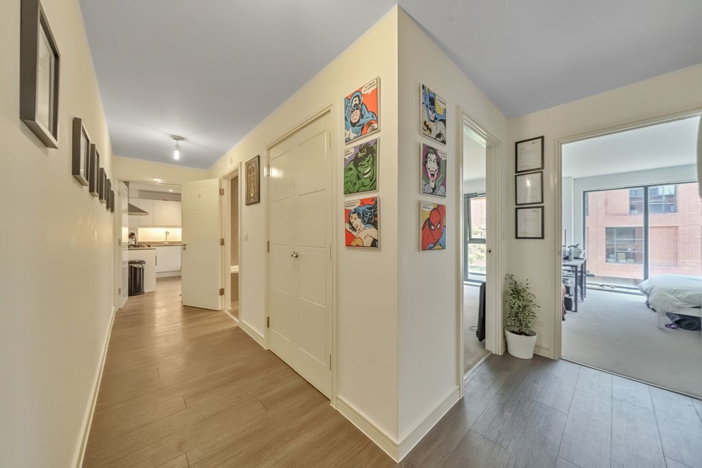 Property photo 3 of 16 Walkway