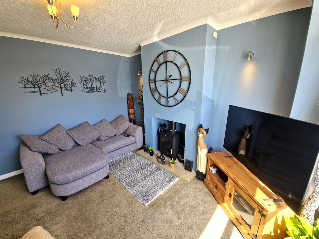 Property photo 2 of 25