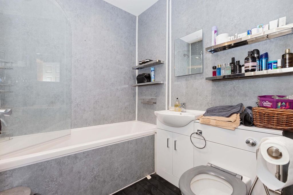 Property photo 3 of 13 Orient Rd_5.Jpg
