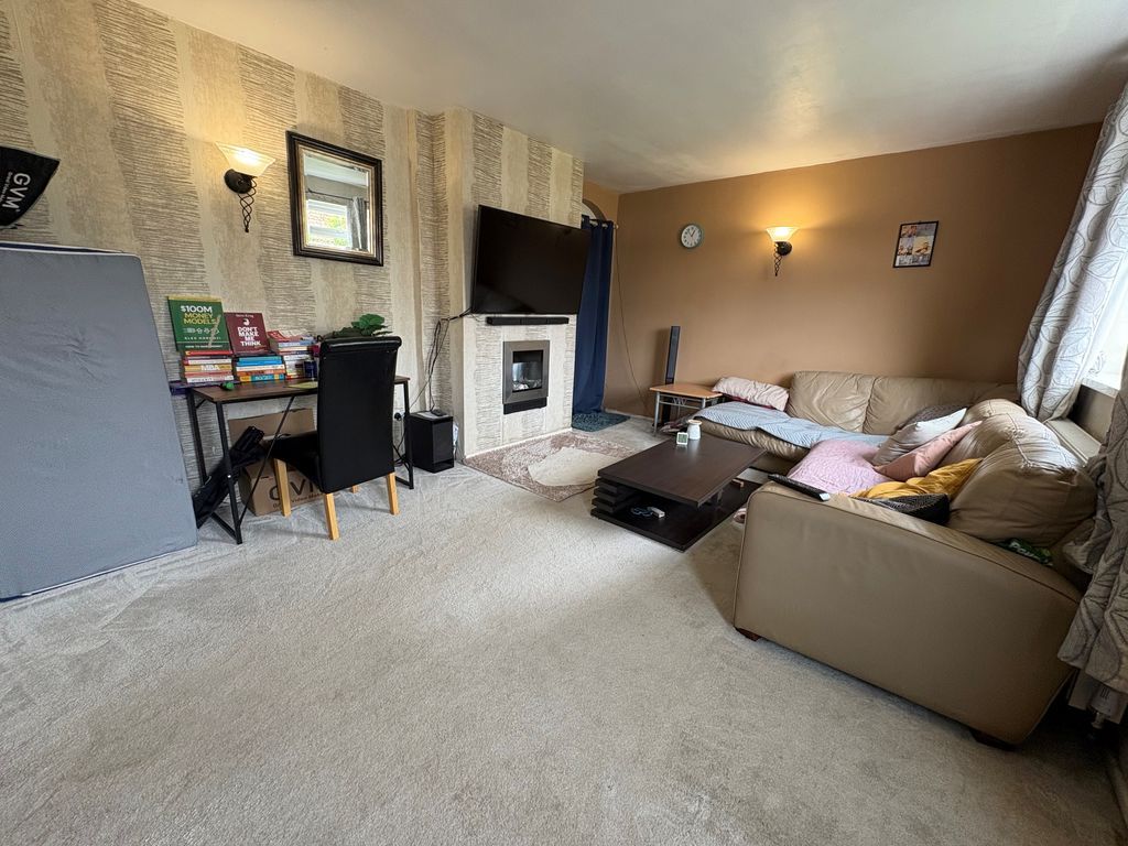 Property photo 3 of 8 Photo 9
