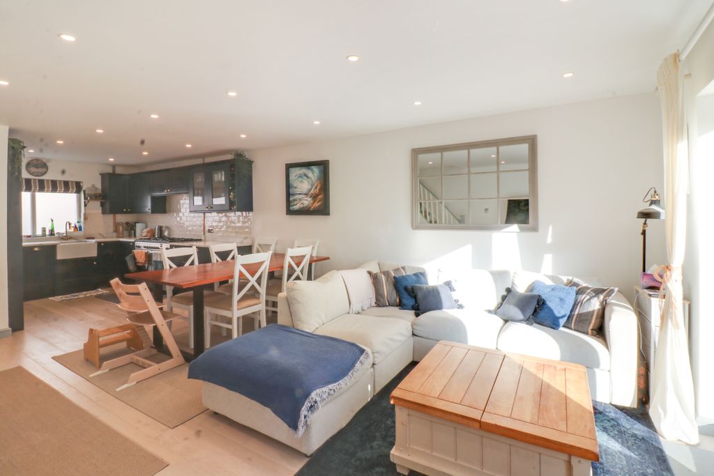 Property photo 1 of 24 Living