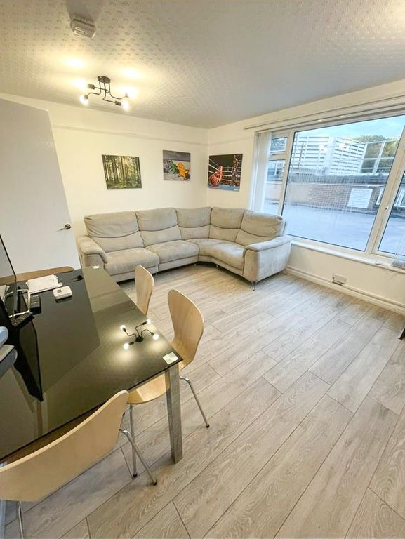 Property photo 2 of 6 3493B307-2A46-4875-93E9-A2820641Eb7B.Jpg