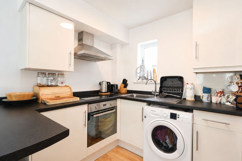 Property photo 2 of 12 Kitchen