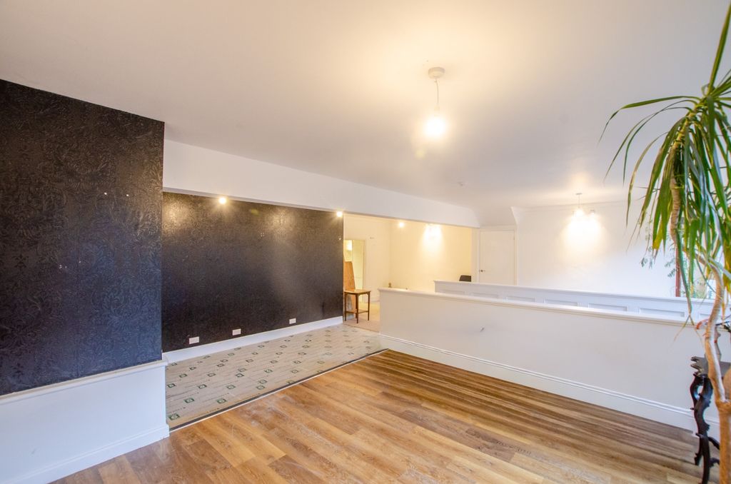 Property photo 3 of 18 85 Fore Street Bodmin 01208 74182-14