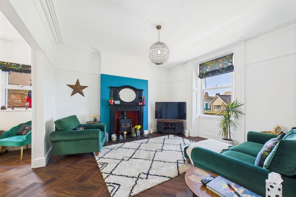 Property photo 2 of 34