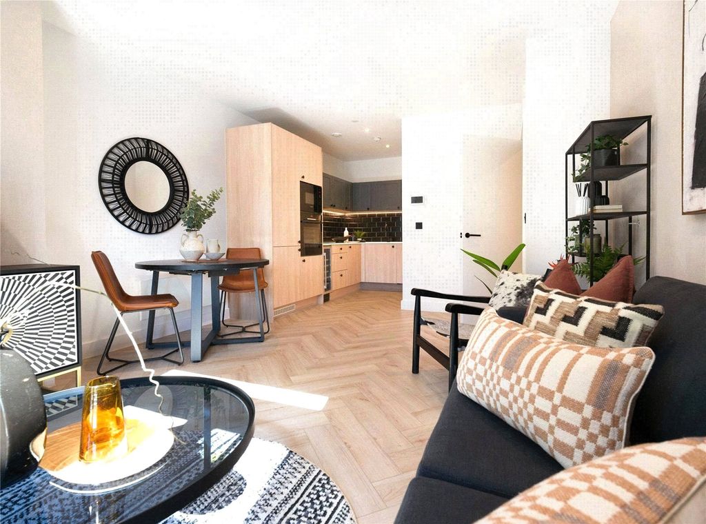 Property photo 3 of 16 Colliers Yard