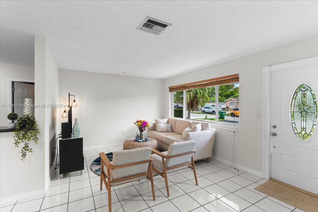 Property photo 3 of 40 <Alttext/>