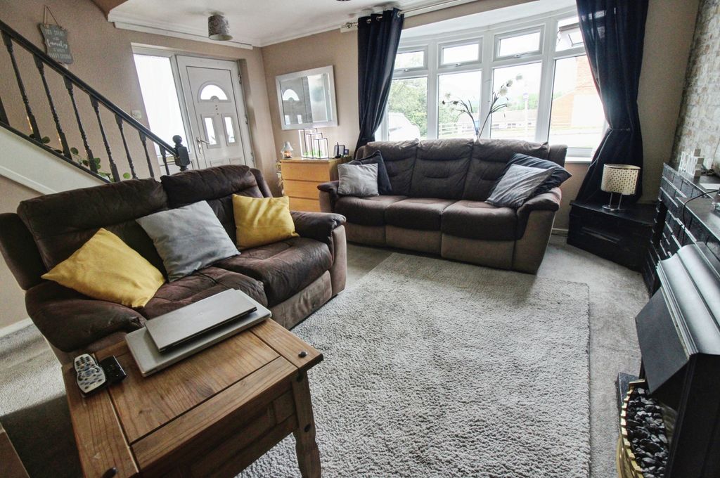 Property photo 2 of 11 Living Room