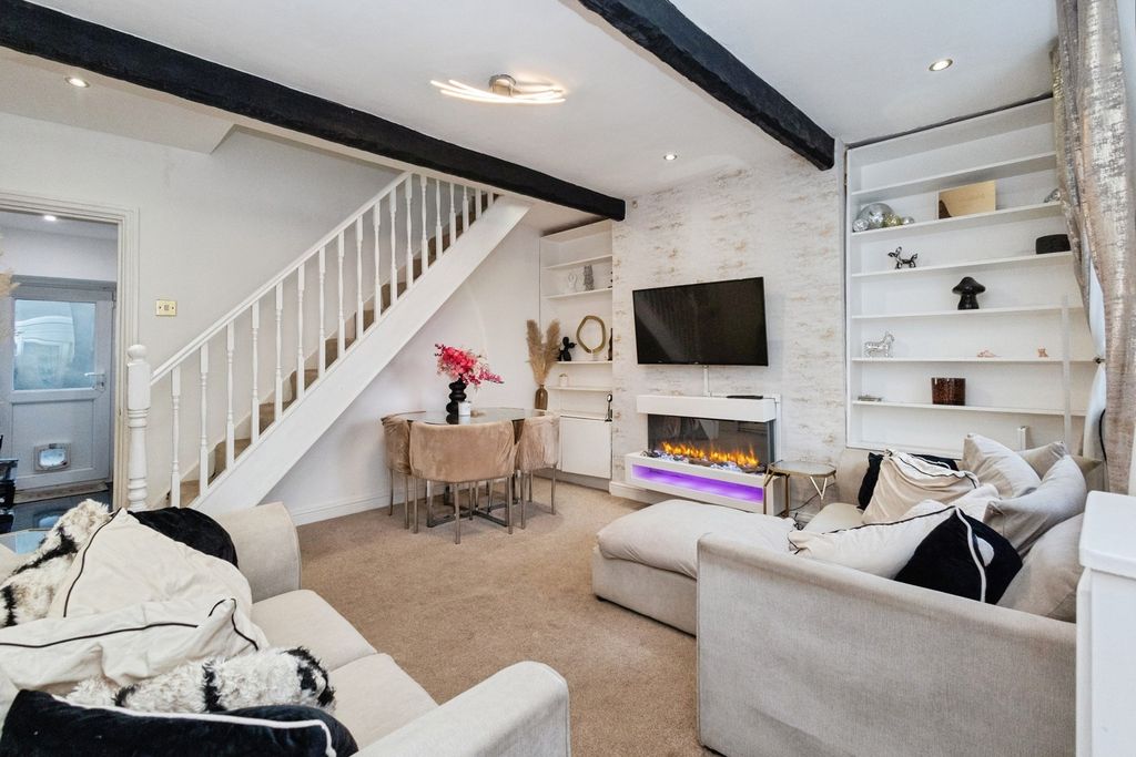 Property photo 2 of 17 Pbox-Img.Jpg