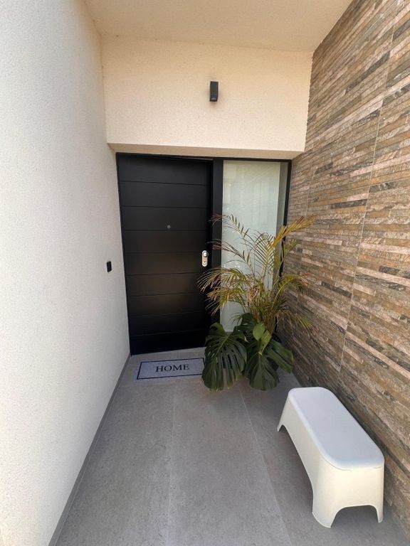 Property photo 2 of 47