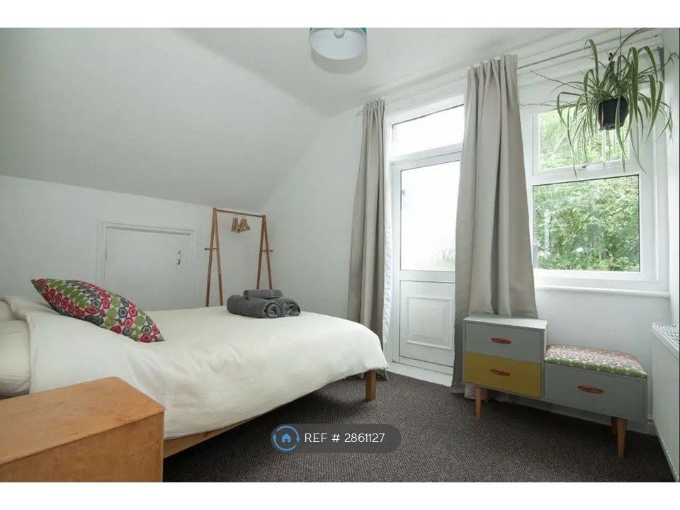 Property photo 3 of 13 Bedroom 1