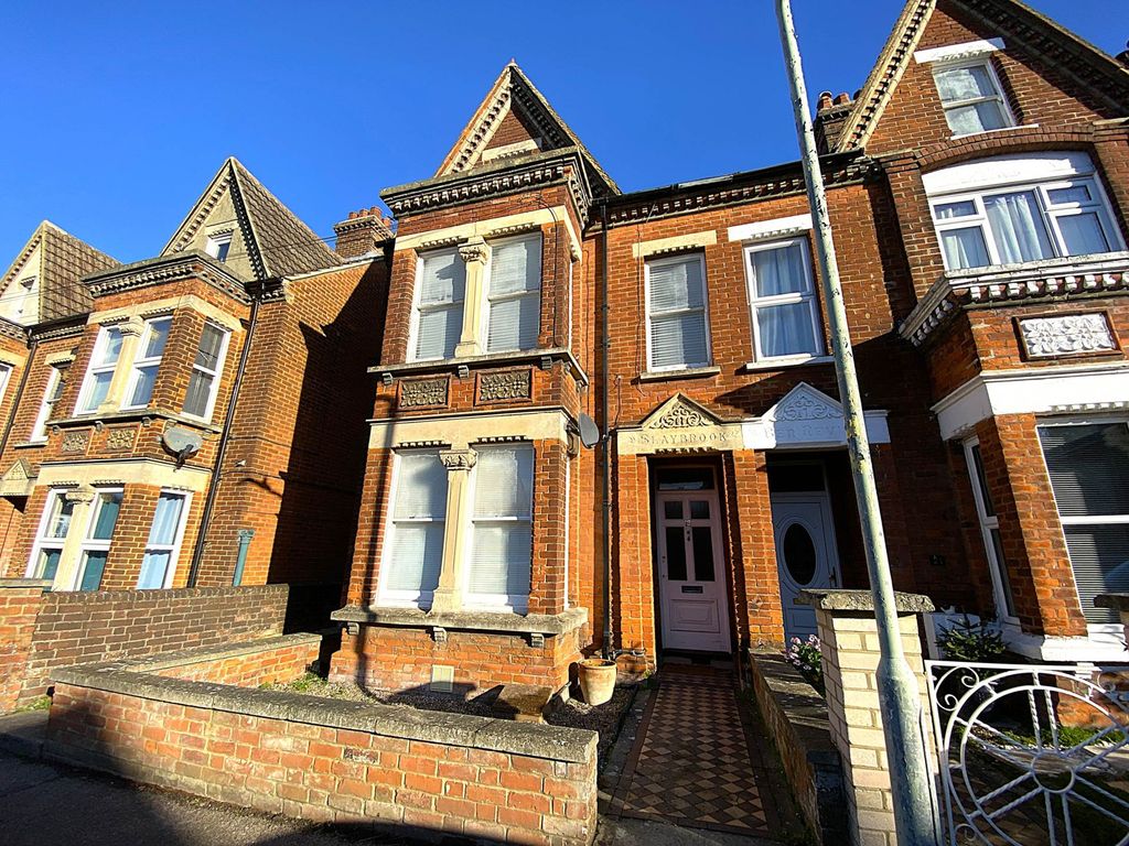 Property photo 1 of 11