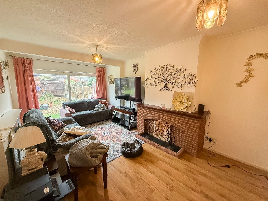 Property photo 3 of 11 Whce69~1