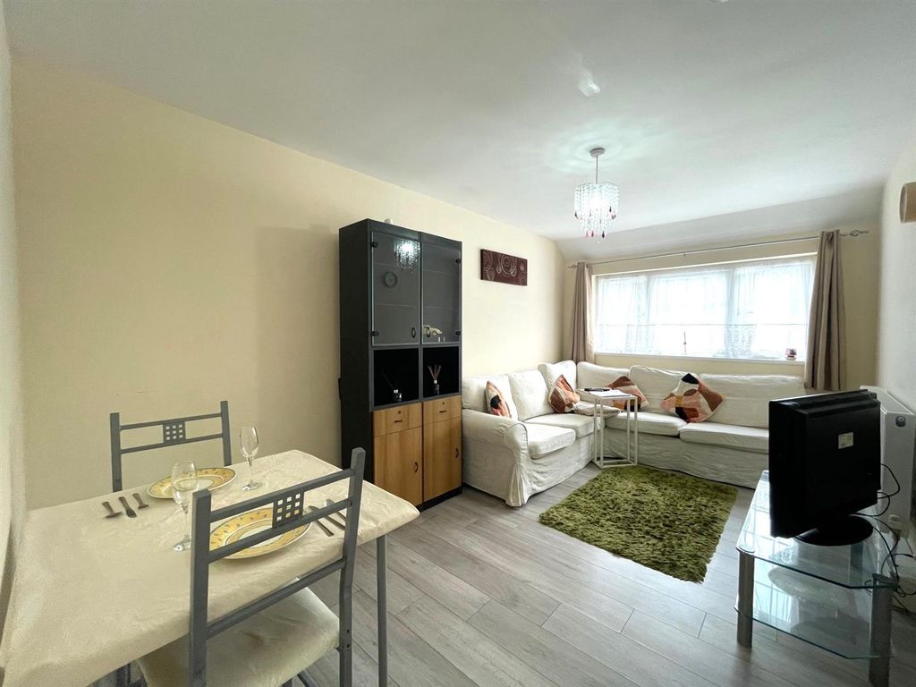 Property photo 3 of 10 Thumbnail_Img_4040.Jpg