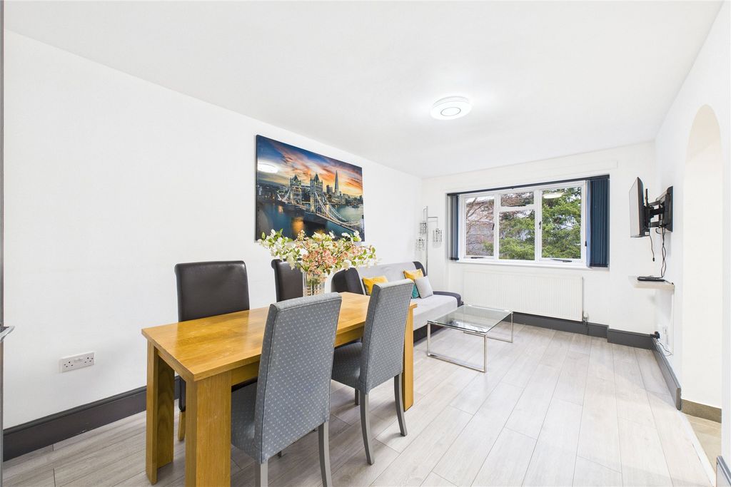 Property photo 3 of 8 Picture No. 01