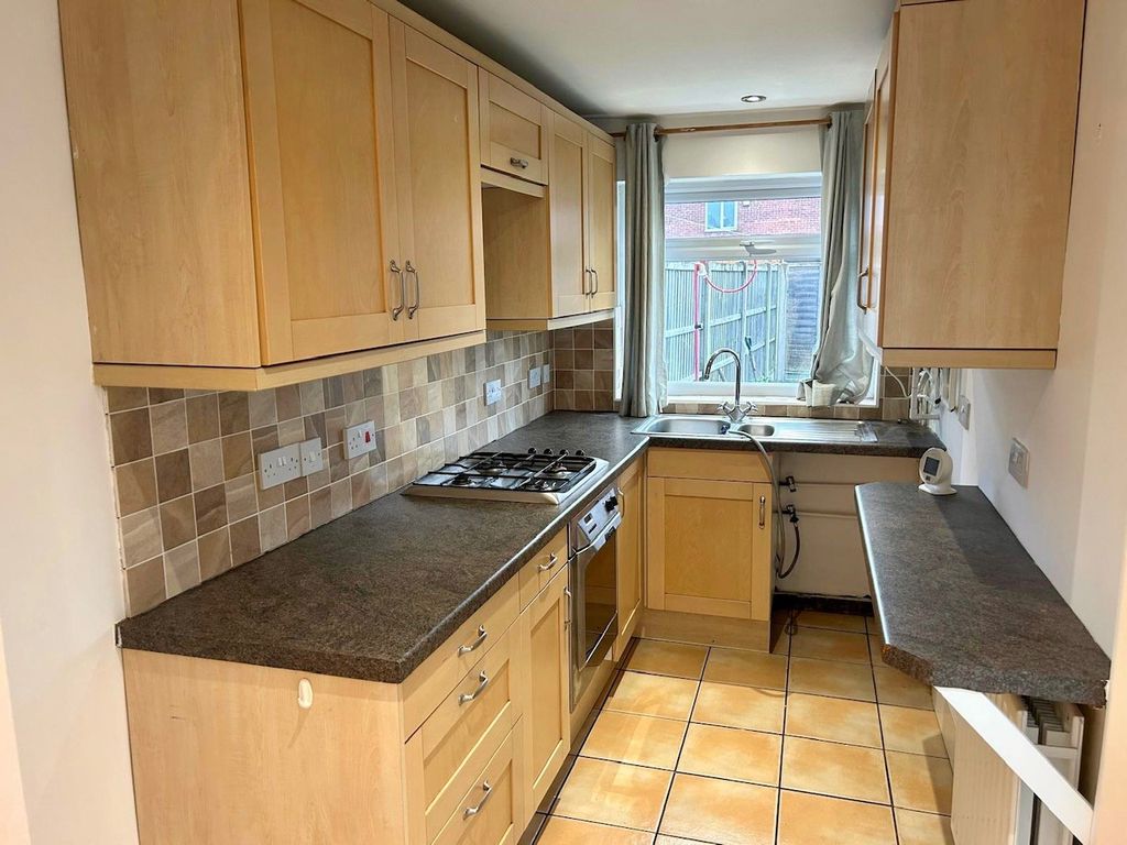 Property photo 3 of 10 Kitchen