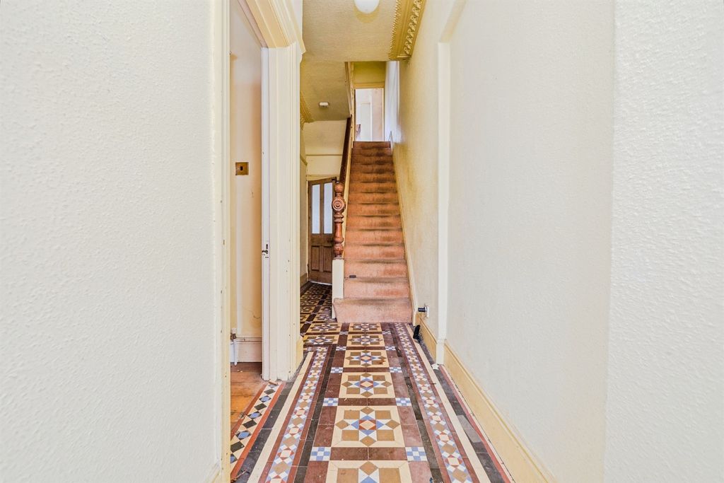 Property photo 2 of 27