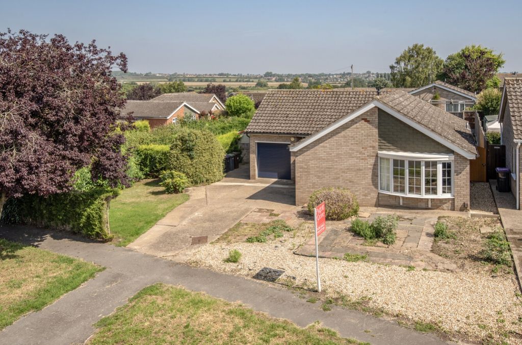 Property photo 1 of 19 1329637-1-6883608Ced381