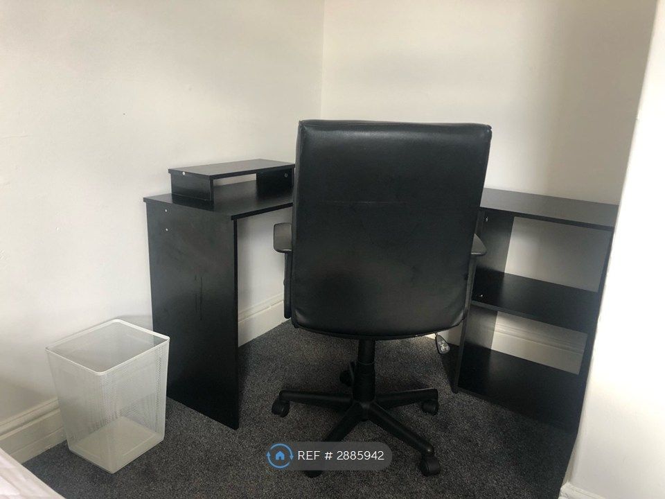 Property photo 2 of 6 Corner Desk