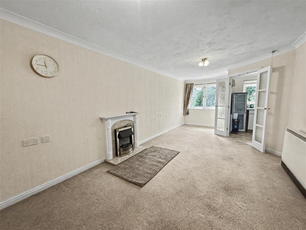 Property photo 2 of 9 Lounge/Dining Room