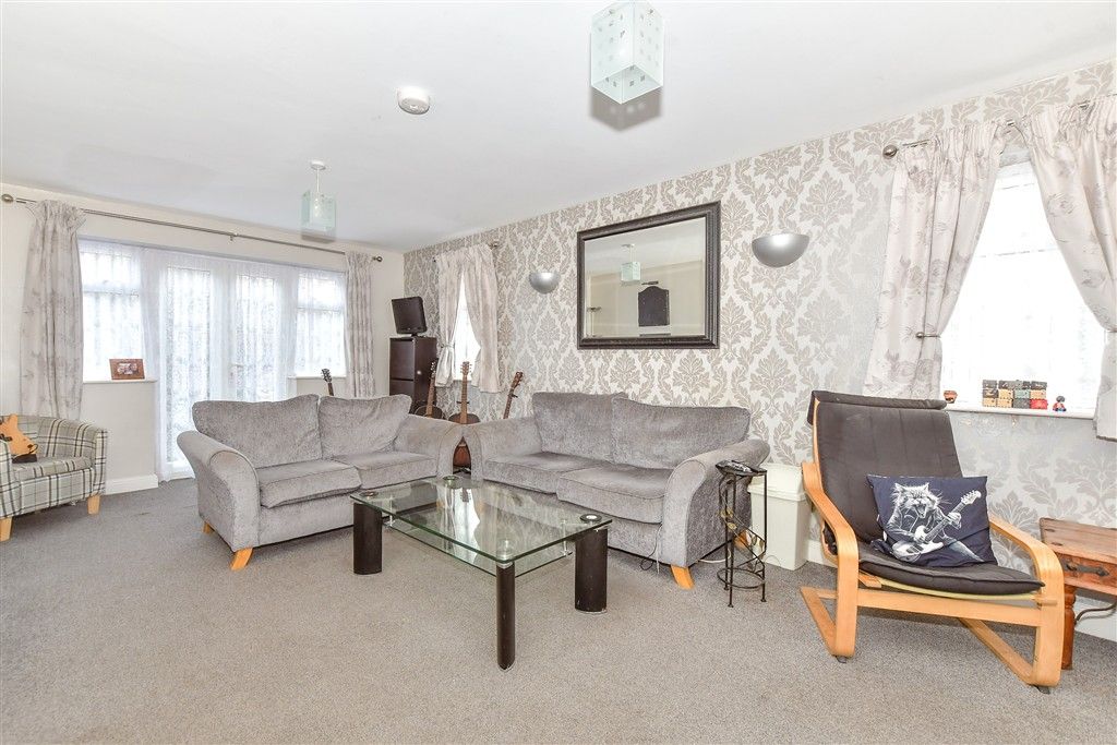 Property photo 2 of 10 Lounge