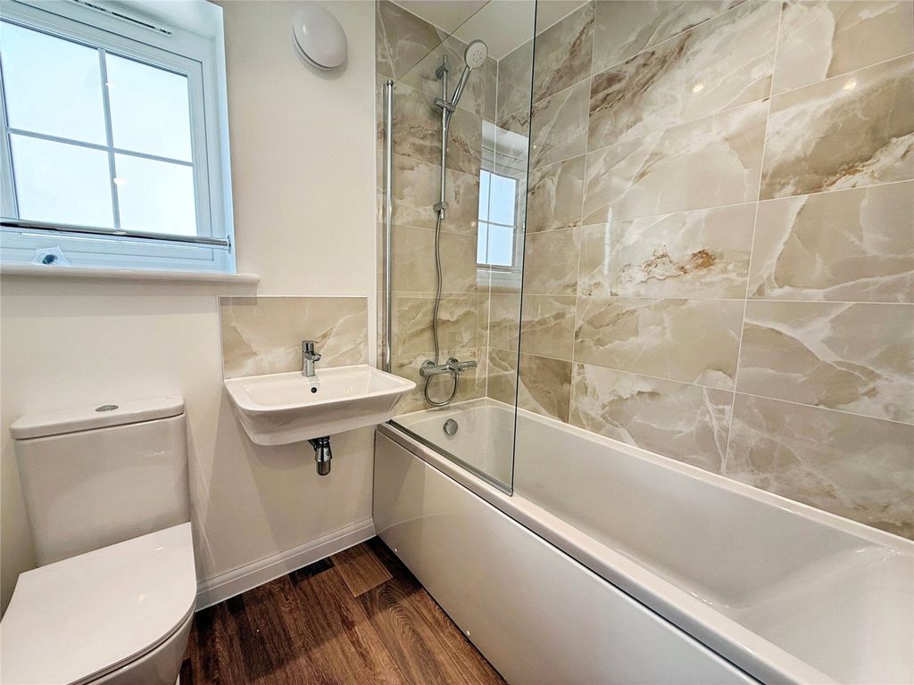 Property photo 3 of 17 Bathroom