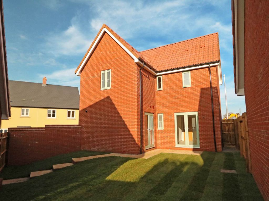 Property photo 3 of 11 16Rawrear1