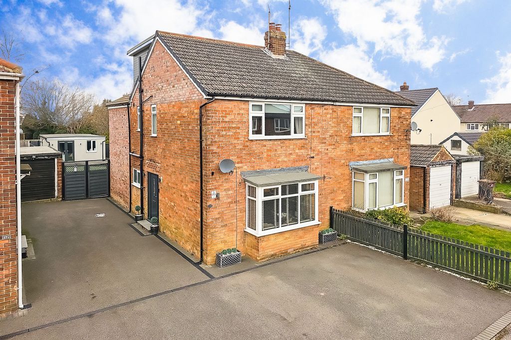 Property photo 1 of 32
