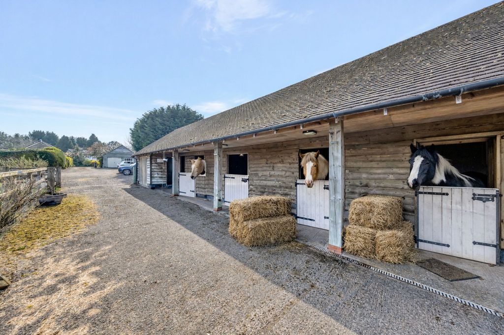 Property photo 2 of 34