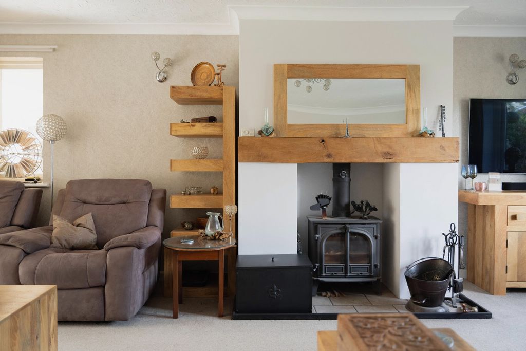 Property photo 2 of 34