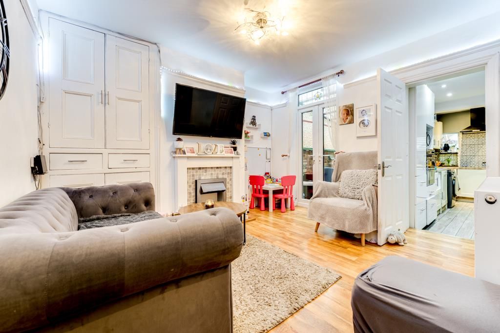 Property photo 2 of 22 64 Cornwall Road, Kettering-7.Jpg