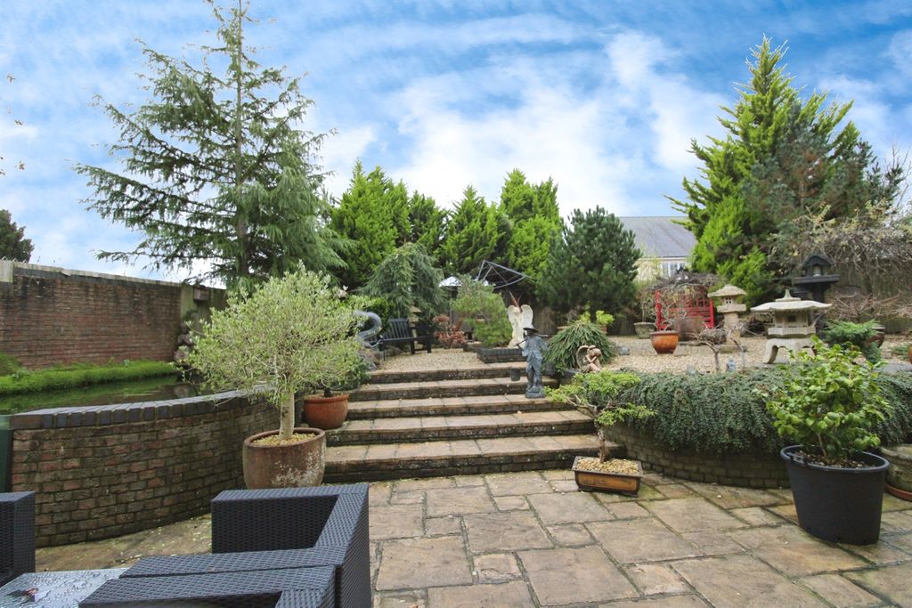 Property photo 3 of 34