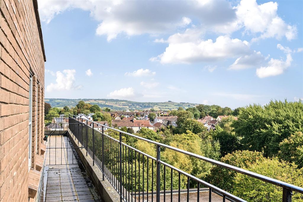 Property photo 2 of 16 1346369-13-68B83A531333c.Jpg