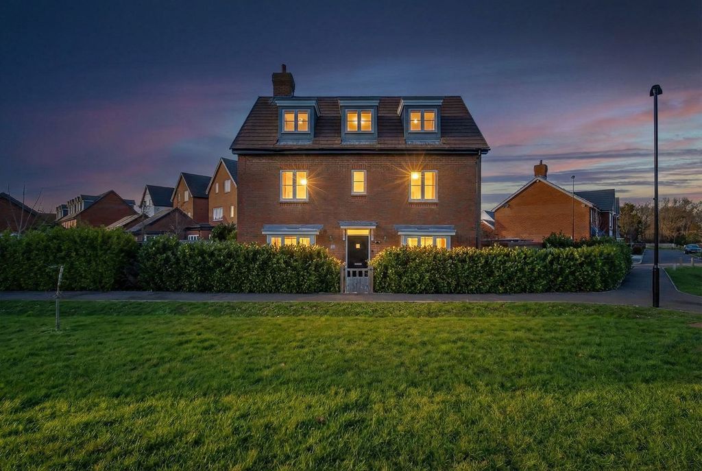 Property photo 1 of 21 Twilight