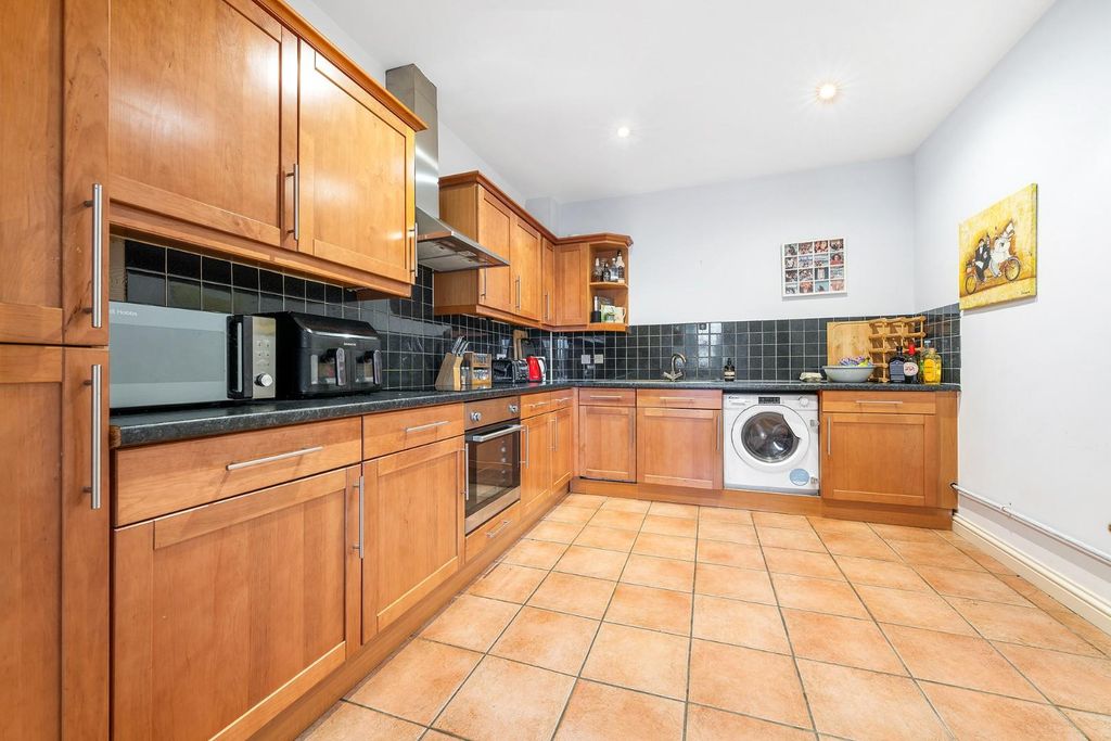 Property photo 3 of 11 Kitchen (1).Jpg