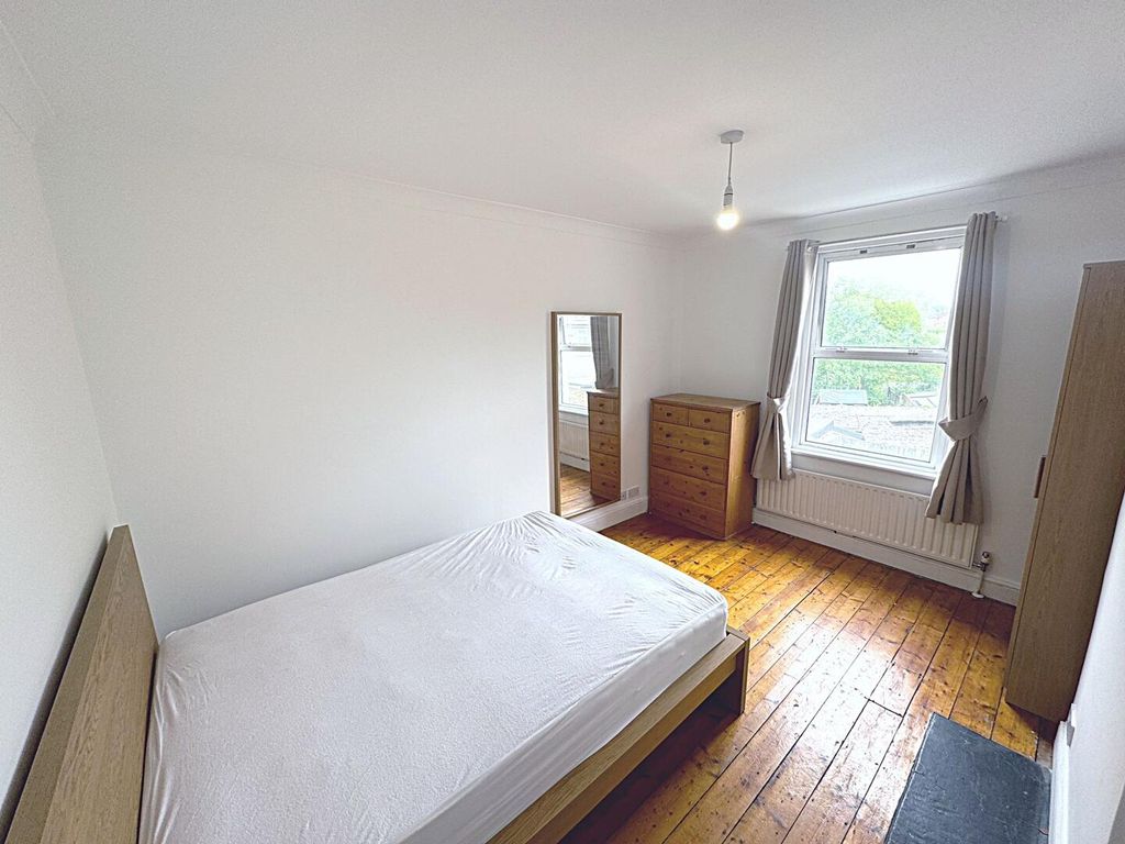 Property photo 1 of 11 Bedroom