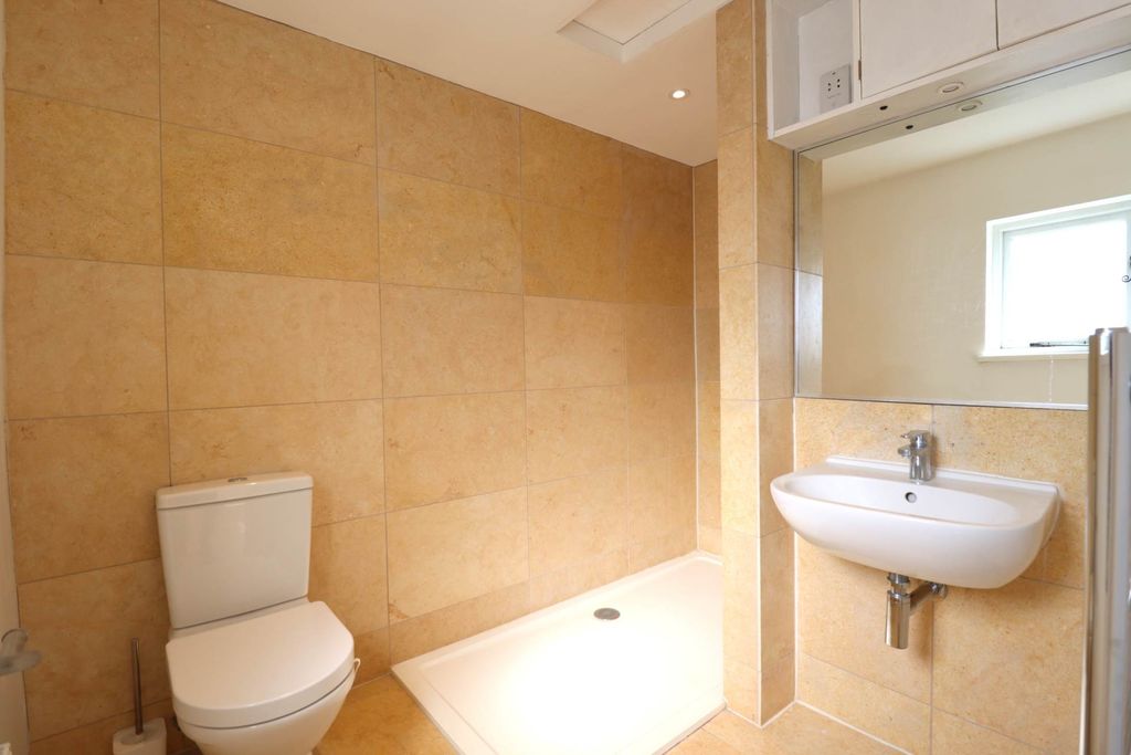Additional image 11 of 3 bed town house for saleKingsbury Street, Marlborough SN8