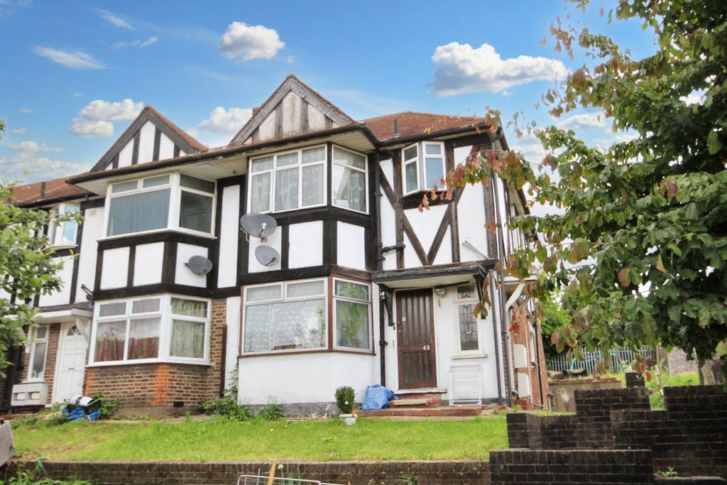 Property photo 1 of 6 Heather Park Drive, Wembley, Middlesex, Ha0