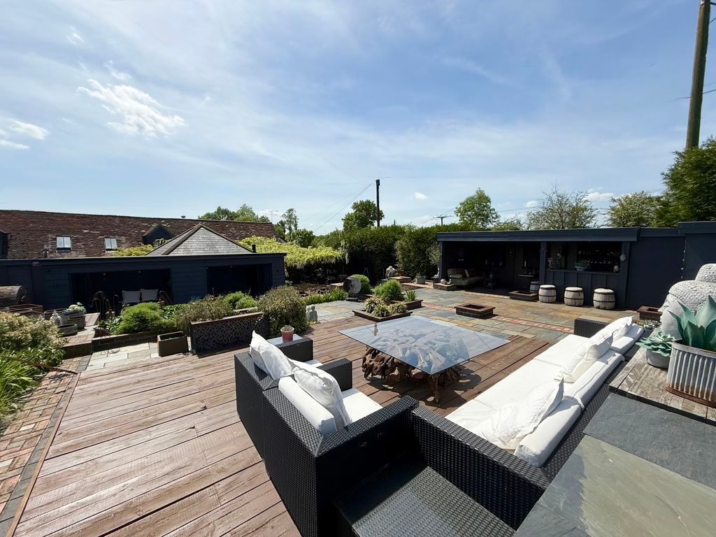 Property photo 3 of 34 Outside Seating Area